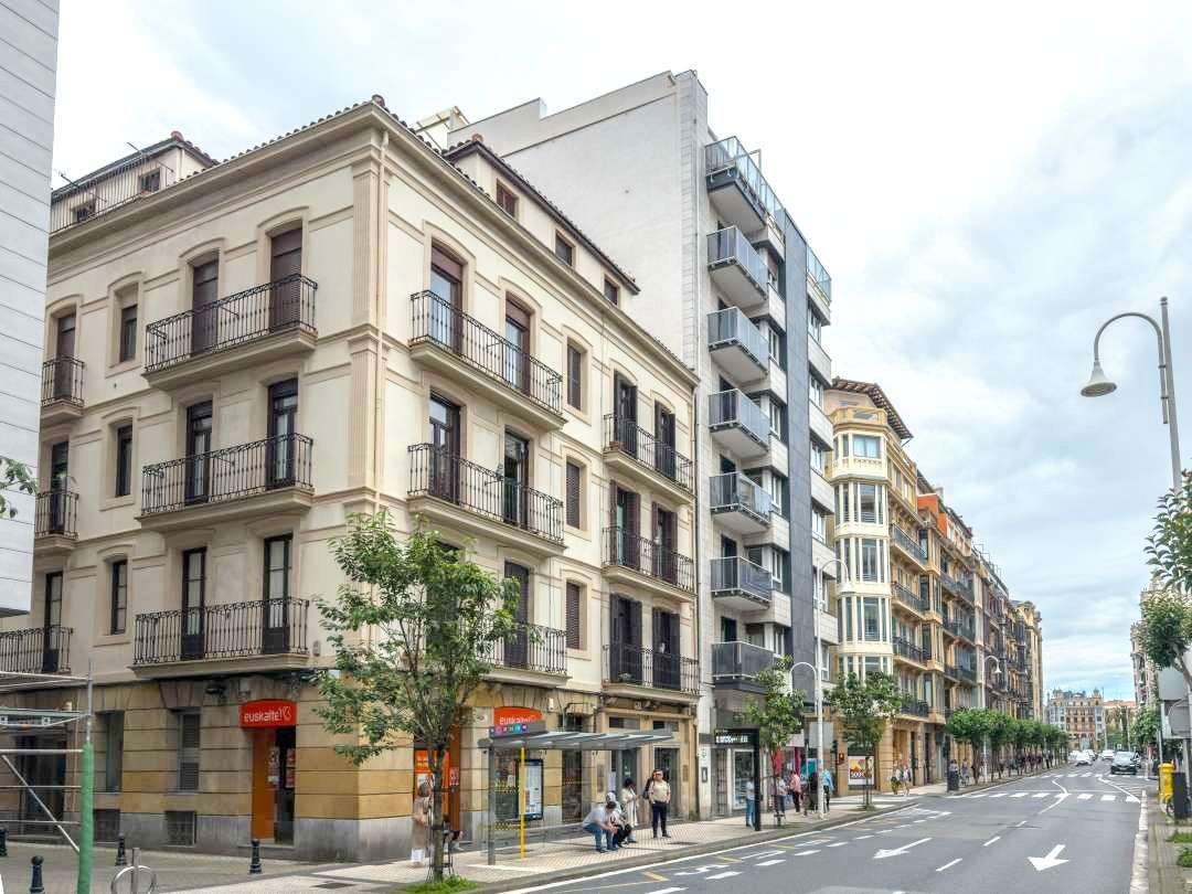 Vista exterior de Pis en venda en Donostia - San Sebastián  amb Calefacció, Moblat i Alarma