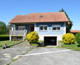 Vista exterior de Casa o xalet en venda en Lalín amb Calefacció, Jardí privat i Terrassa