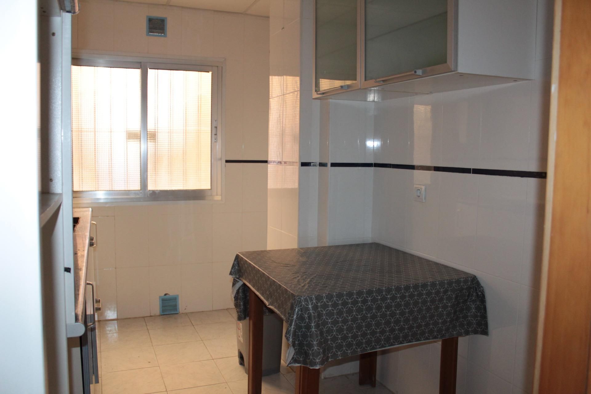 Kitchen of Flat for sale in  Sevilla Capital  with Air Conditioner