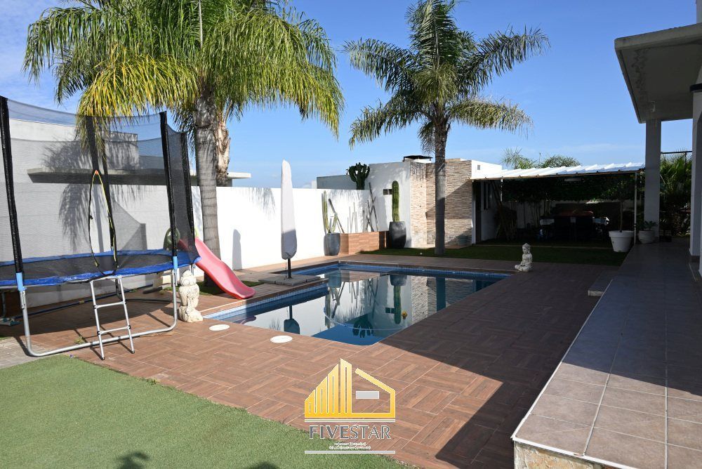 Swimming pool of House or chalet for sale in Montserrat