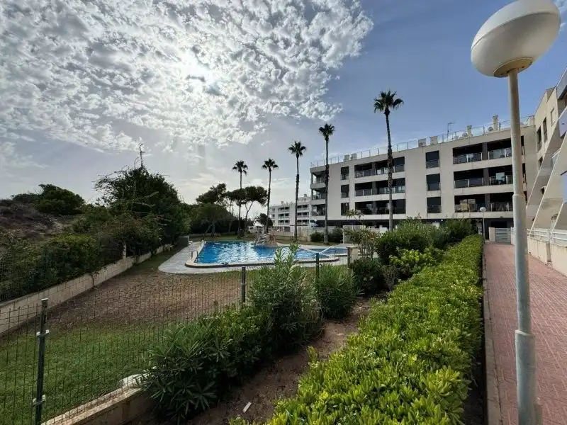 Piscina de Apartament en venda en Guardamar del Segura amb Traster i Piscina comunitària