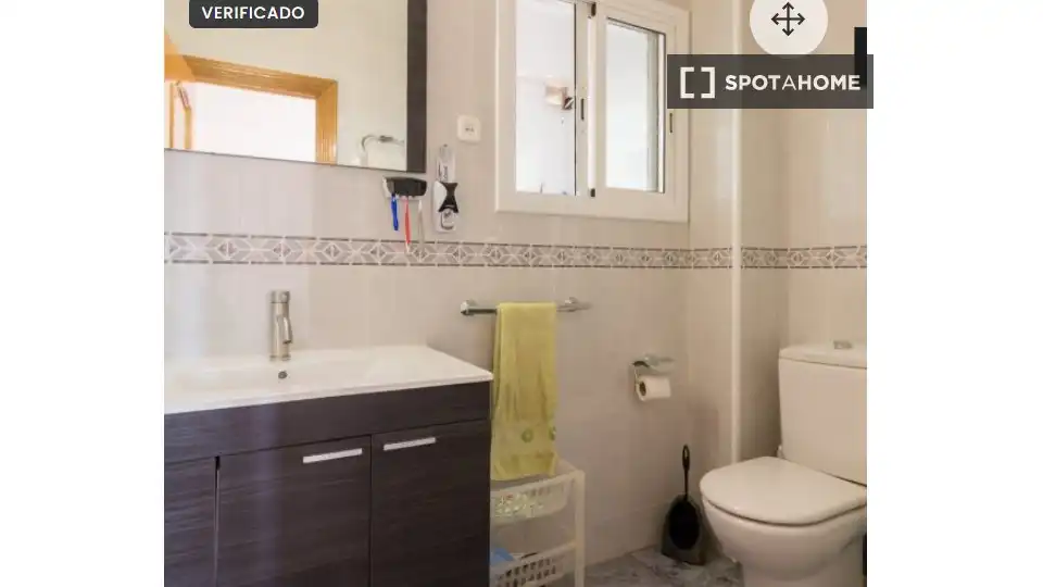 Baño de Piso para compartir en L'Hospitalet de Llobregat con Aire acondicionado, Calefacción y Amueblado