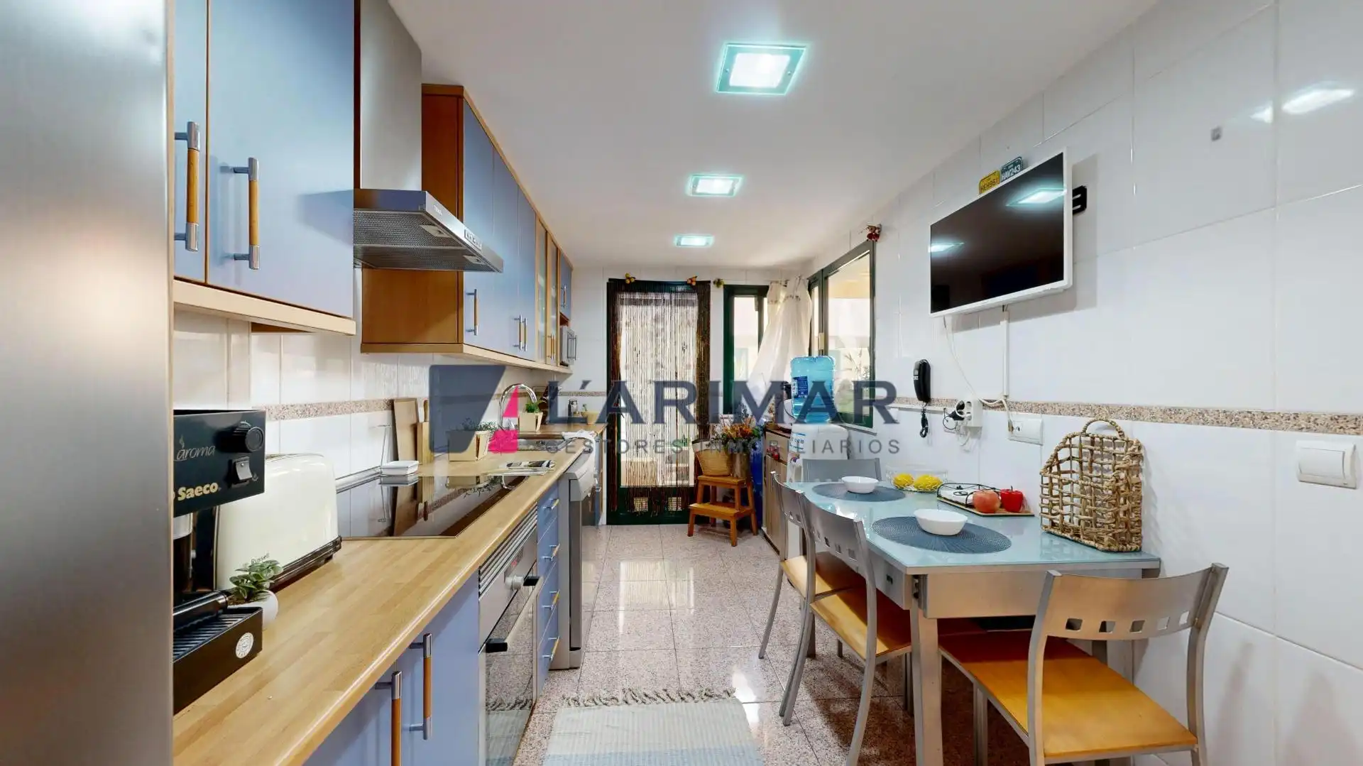 Cuina de Casa adosada en venda en Alicante / Alacant amb Aire condicionat, Jardí privat i Terrassa