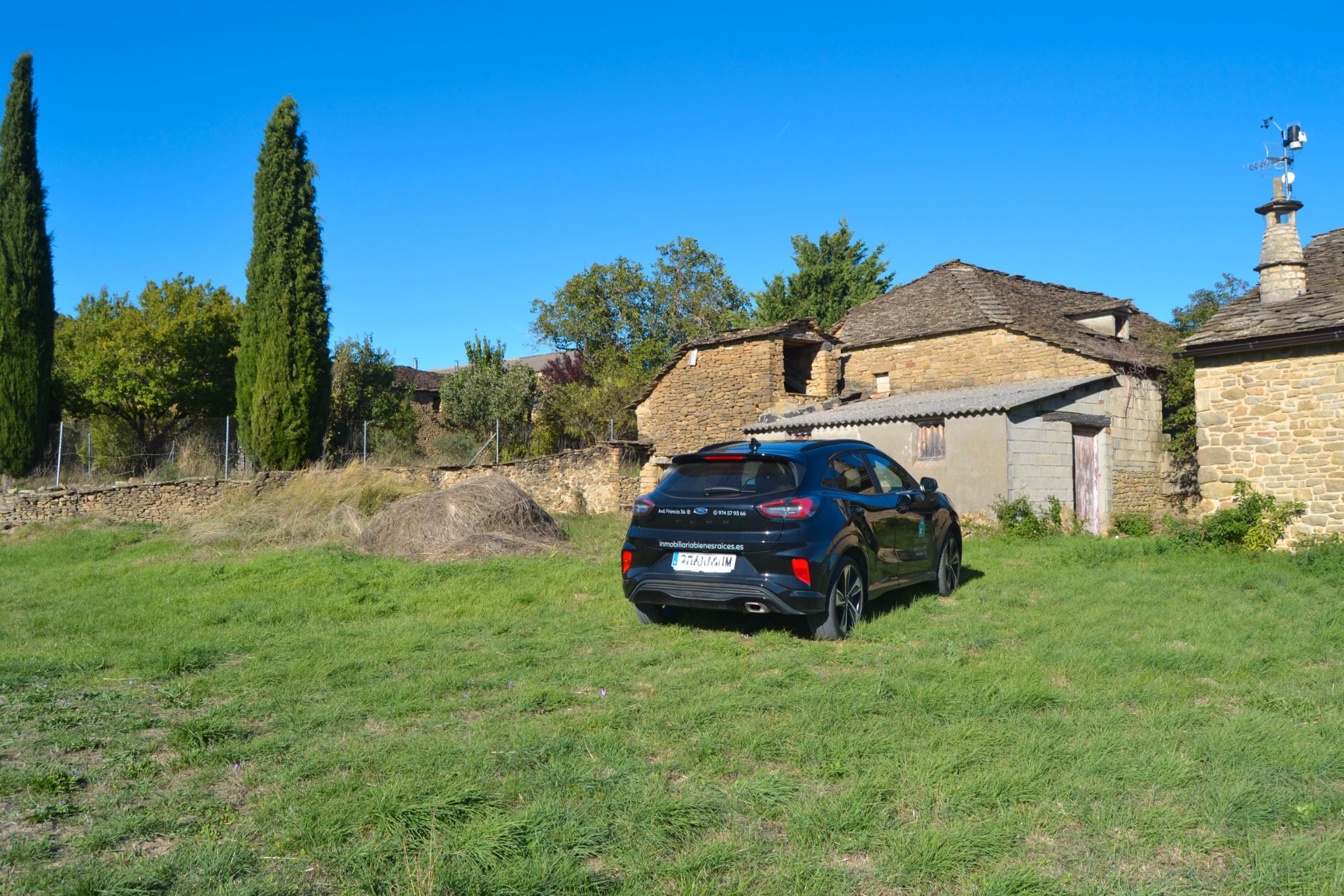 Parkplatz von Country house zum verkauf in Las Peñas de Riglos