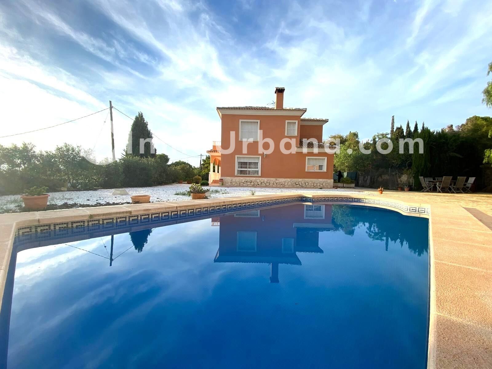 Vista exterior de Casa o xalet en venda en Busot amb Calefacció, Jardí privat i Terrassa