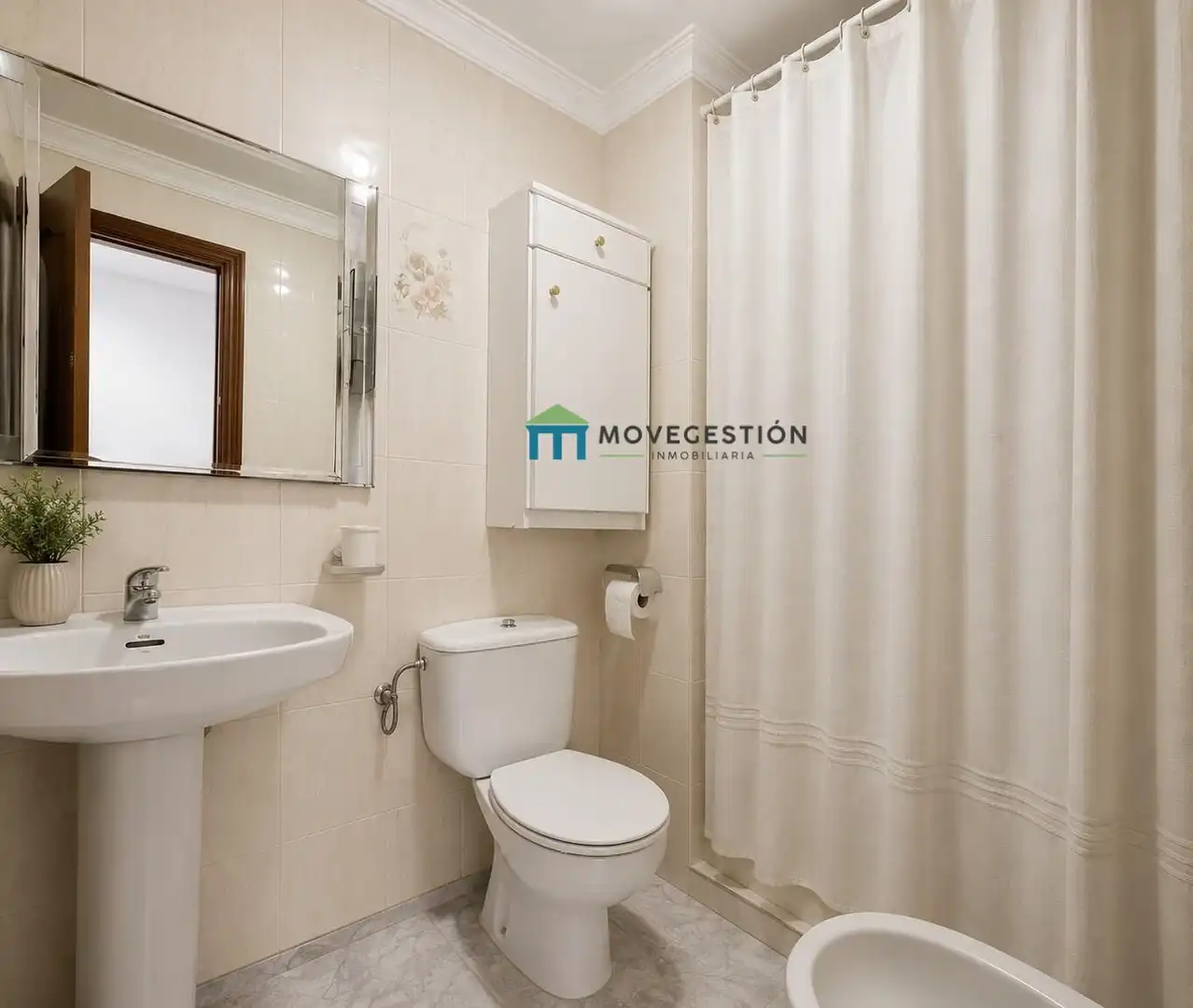 Baño de Piso en venta en Ubrique con Terraza
