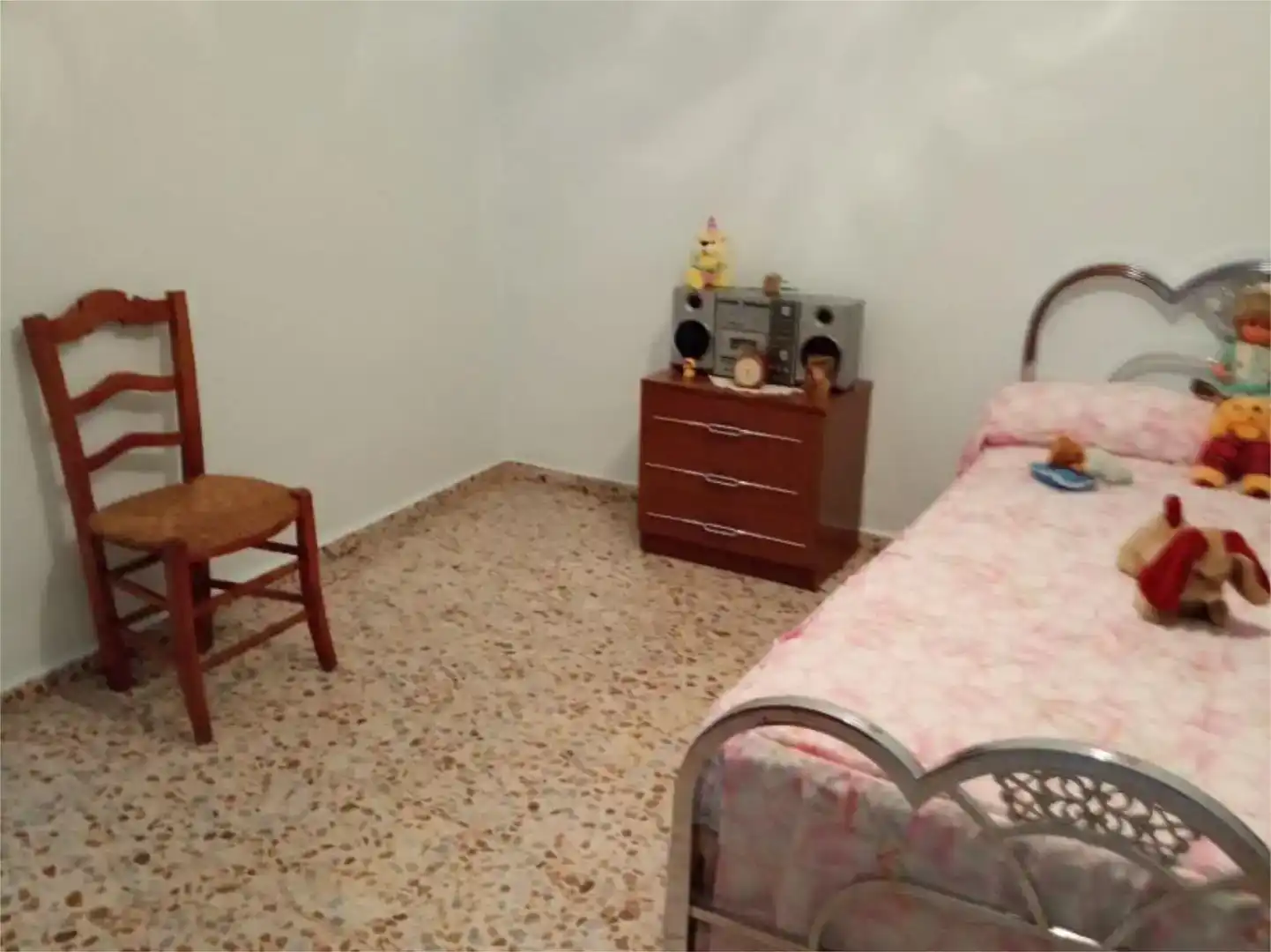 Dormitori de Casa adosada en venda en Castillo de Locubín amb Balcó