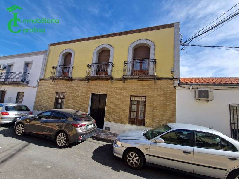 Vista exterior de Casa o xalet en venda en La Carolina amb Calefacció, Terrassa i Traster