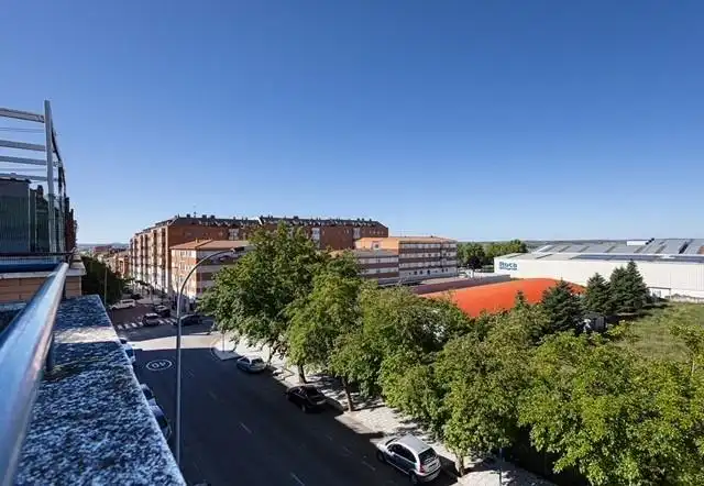 Vista exterior de Àtic en venda en Zamora Capital  amb Traster