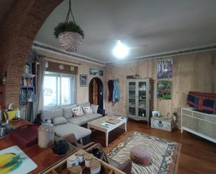 Sala d'estar de Casa o xalet en venda en Carrión de Calatrava amb Jardí privat, Traster i Moblat