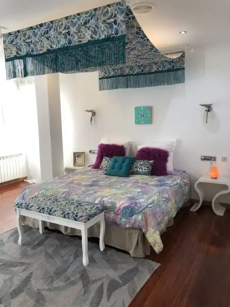 Dormitori de Casa o xalet en venda en Santiago de Compostela  amb Aire condicionat, Calefacció i Terrassa