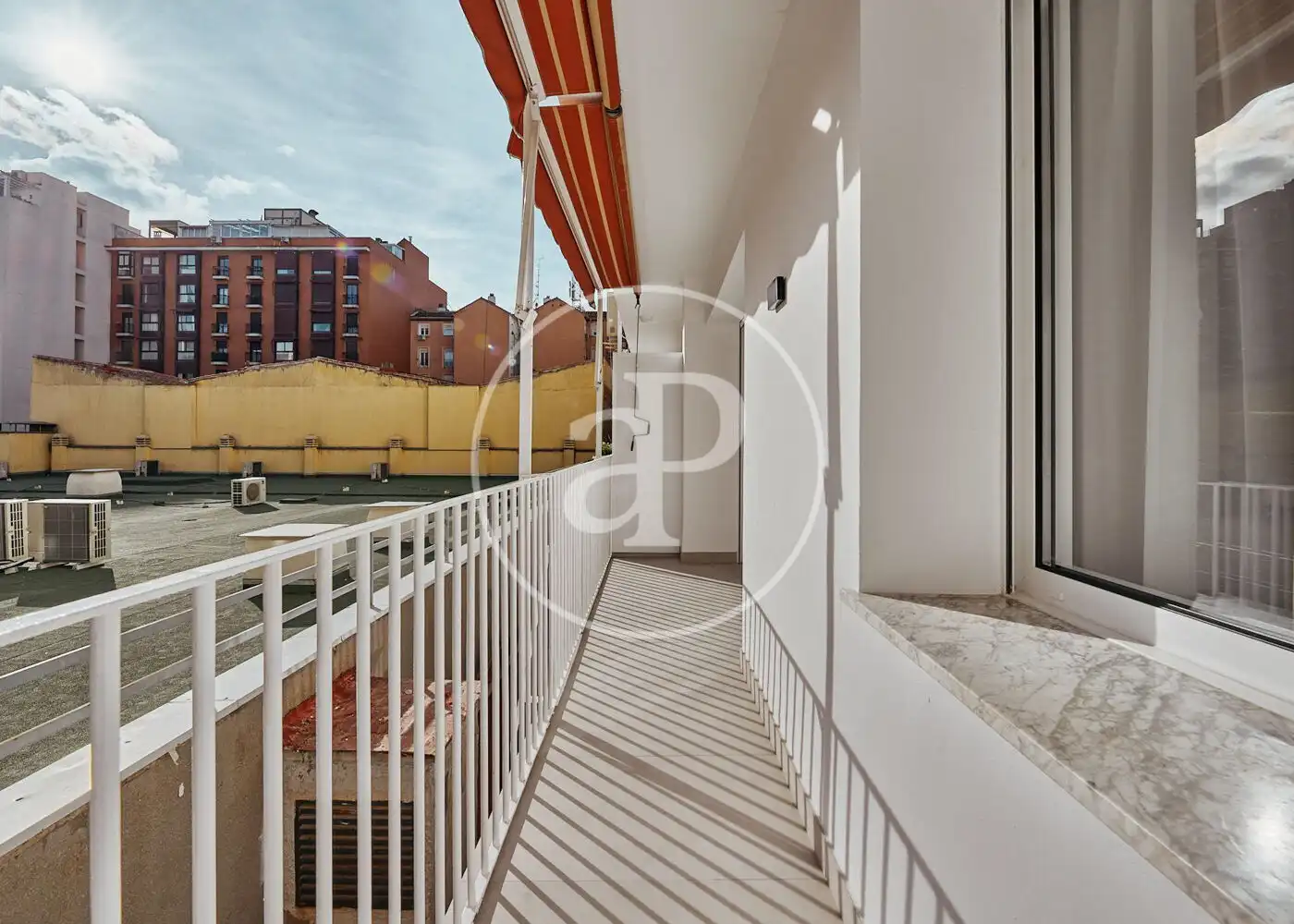 Außenansicht von Wohnung zum Verkauf in Madrid mit Klimaanlage, Heizung und Terrasse
