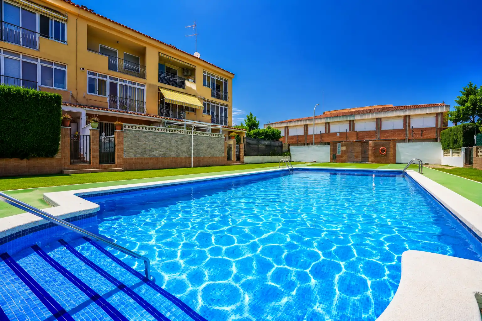 Reihenhaus mit Pool zum Verkauf in Carrer dels Motllats