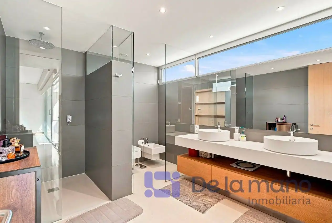 Bathroom of Houses for sale in Madrid  with Air Conditioner, Heating and Private garden
