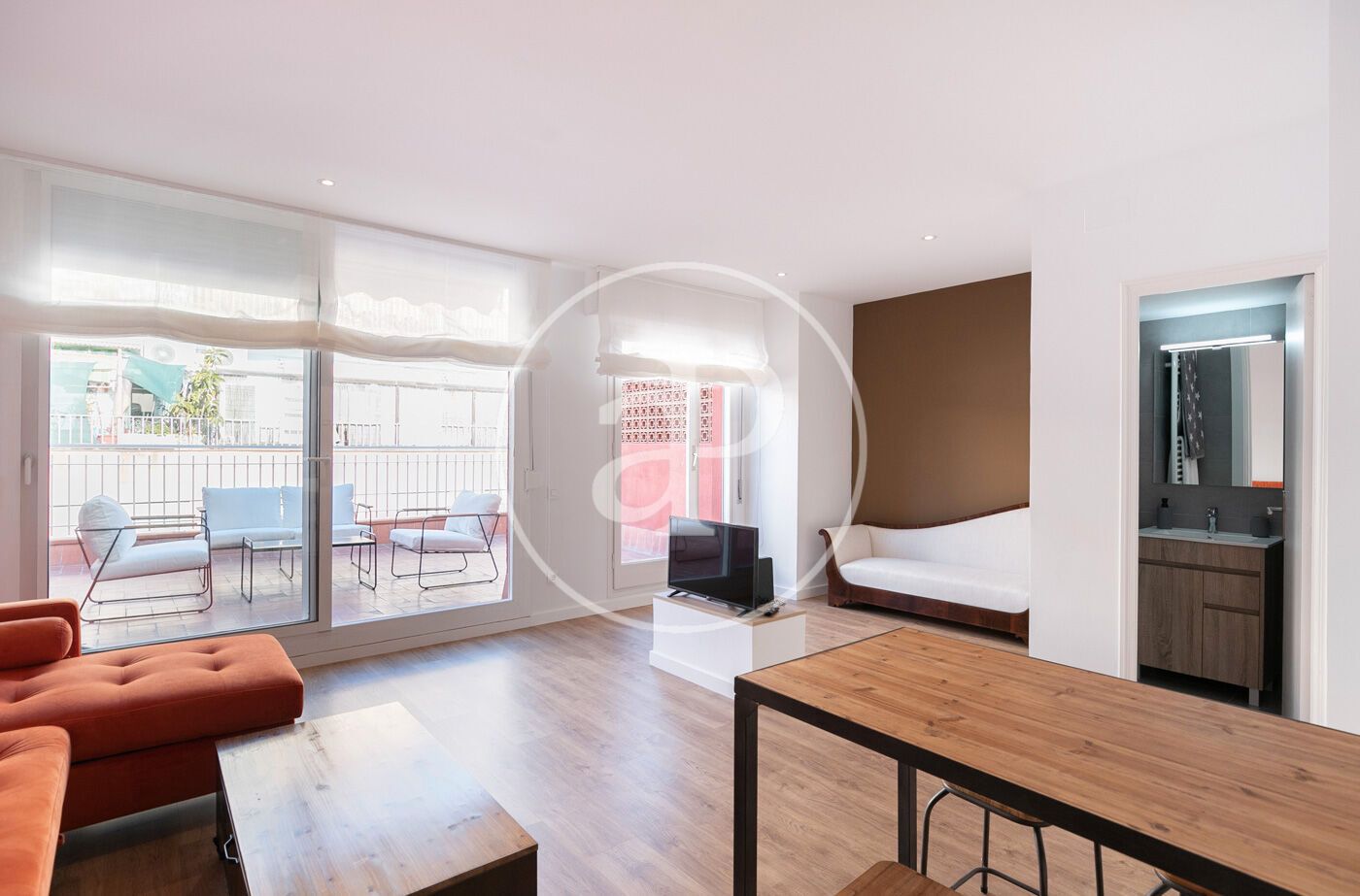 Vista exterior de Ático en venta en L'Hospitalet de Llobregat con Aire acondicionado, Calefacción y Terraza