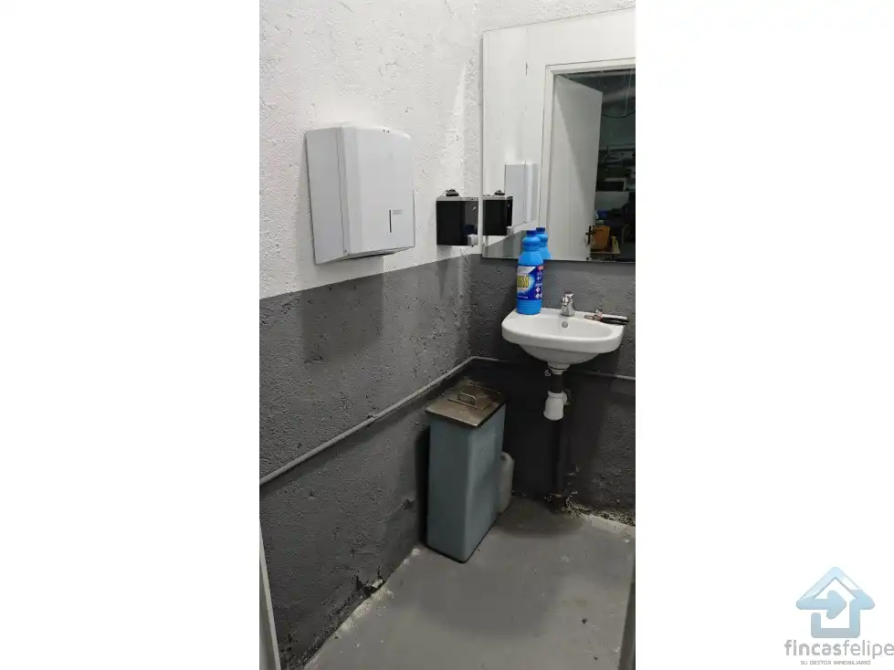 Baño de Local en venta en Madrid con Calefacción