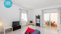 Living room of Flat for sale in Estepona  with Air Conditioner and Terrace