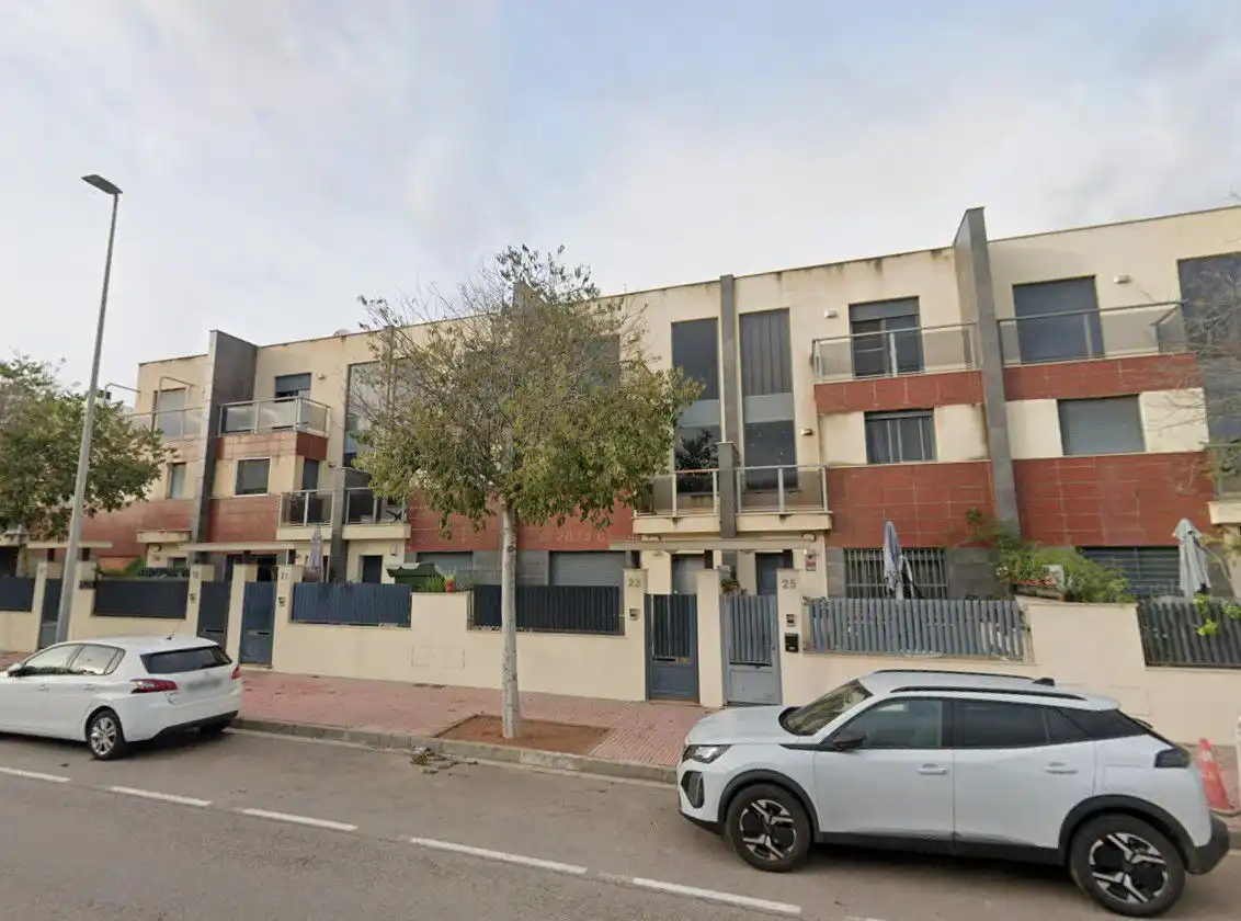Casa a schiera con terrazza in vendita a LA PLANA