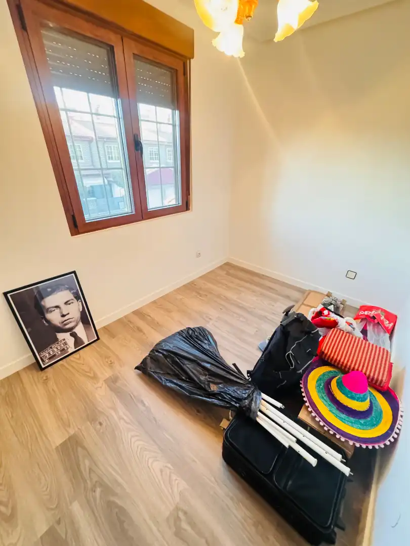 Habitación de Casa adosada en venta en Laguna de Duero con Calefacción, Jardín privado y Parquet