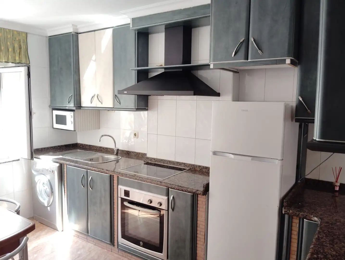 Kitchen of Flat for rent in Oviedo   with Heating, Furnished and Oven