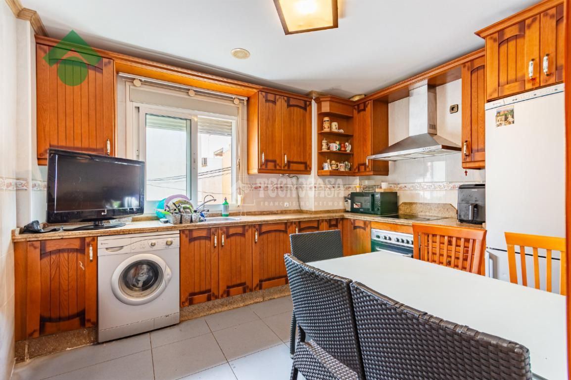 Kitchen of Single-family semi-detached for sale in Vélez-Málaga  with Terrace, Storage room and Furnished