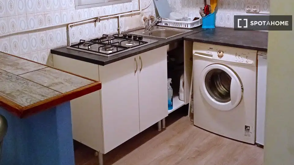 Cuina de Apartament per a compartir en Madrid amb Aire condicionat, Calefacció i Terrassa