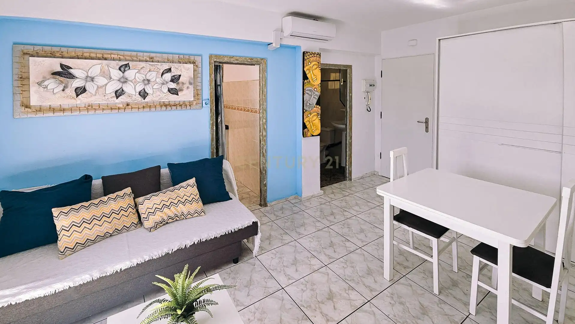 Sala de estar de Estudio en venta en El Ejido con Piscina comunitaria