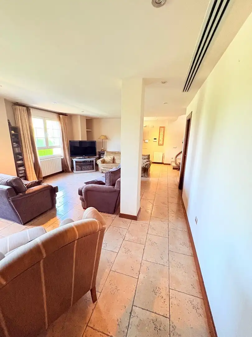 Sala d'estar de Casa o xalet en venda en Petrer amb Aire condicionat, Calefacció i Jardí privat