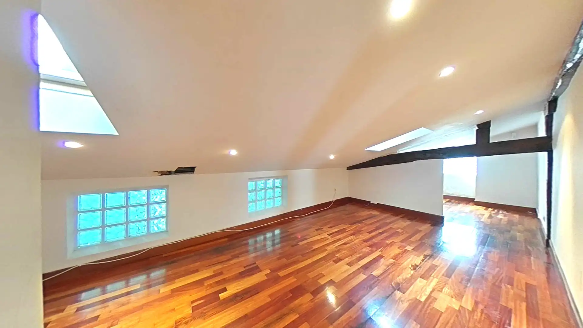Piso en venta en Castro-Urdiales con Parquet