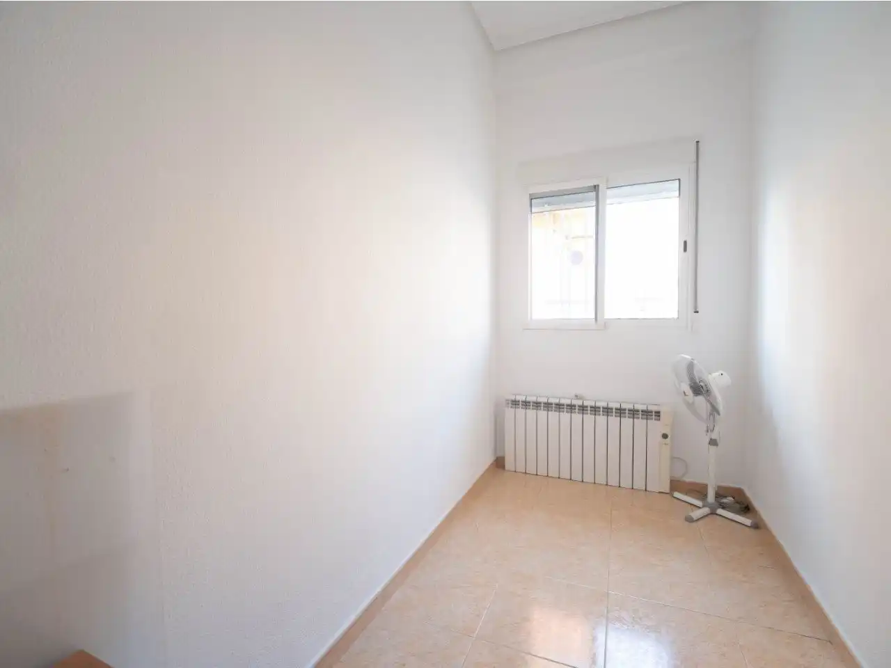 Habitación de Piso en venta en La Pobla de Vallbona con Aire acondicionado, Calefacción y Jardín privado