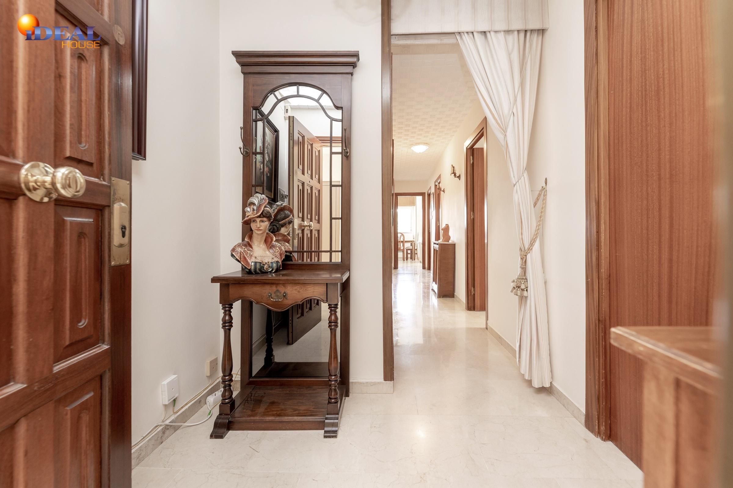 Flat for sale in  Granada Capital  with Air Conditioner, Heating and Storage room