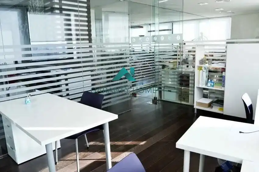Office for sale in Murcia  with Air Conditioner