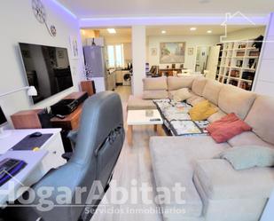 Living room of Flat for sale in  Valencia Capital  with Air Conditioner and Balcony