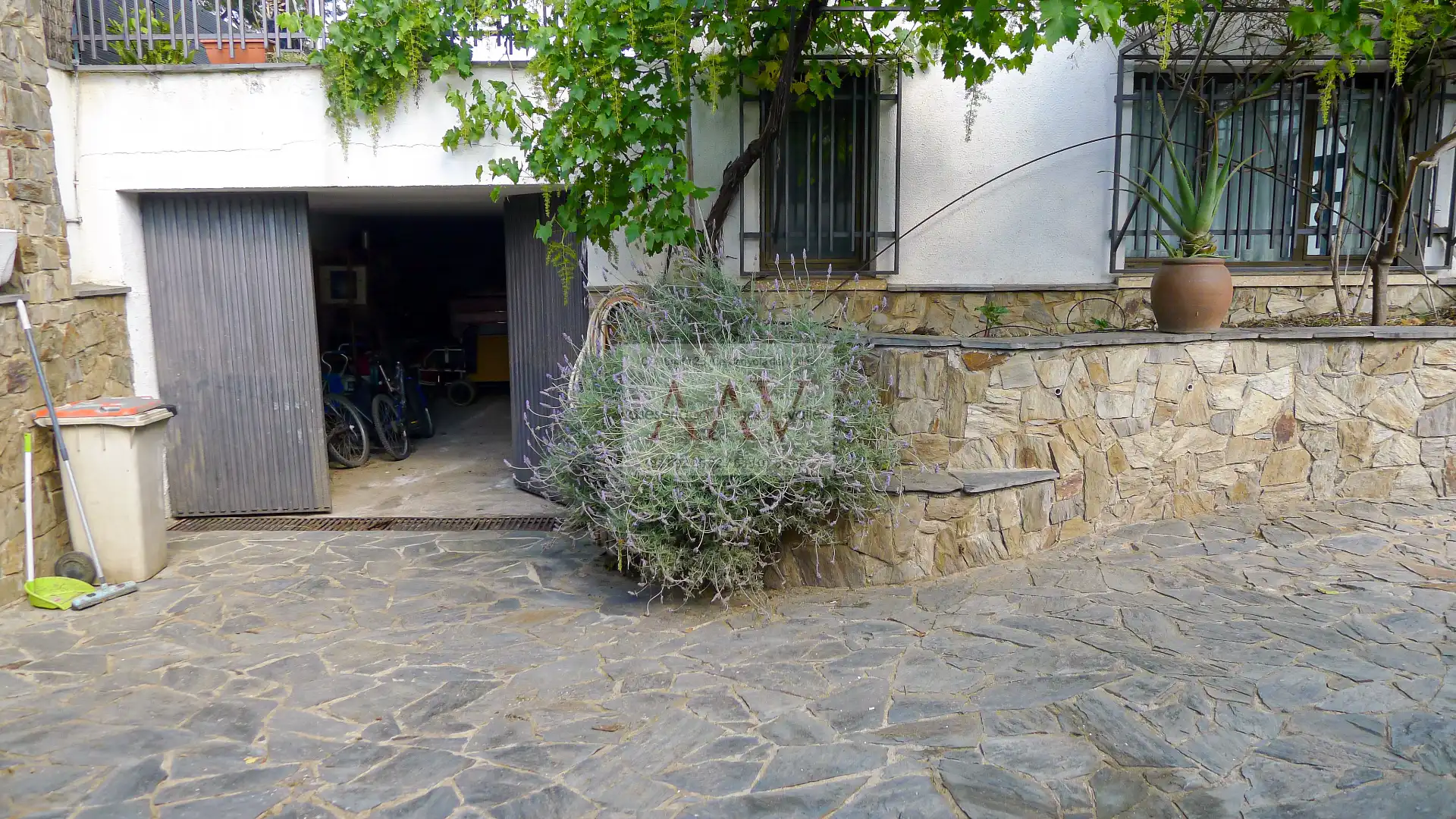 Vista exterior de Casa o chalet en venta en Cerdanyola del Vallès con Calefacción, Jardín privado y Terraza