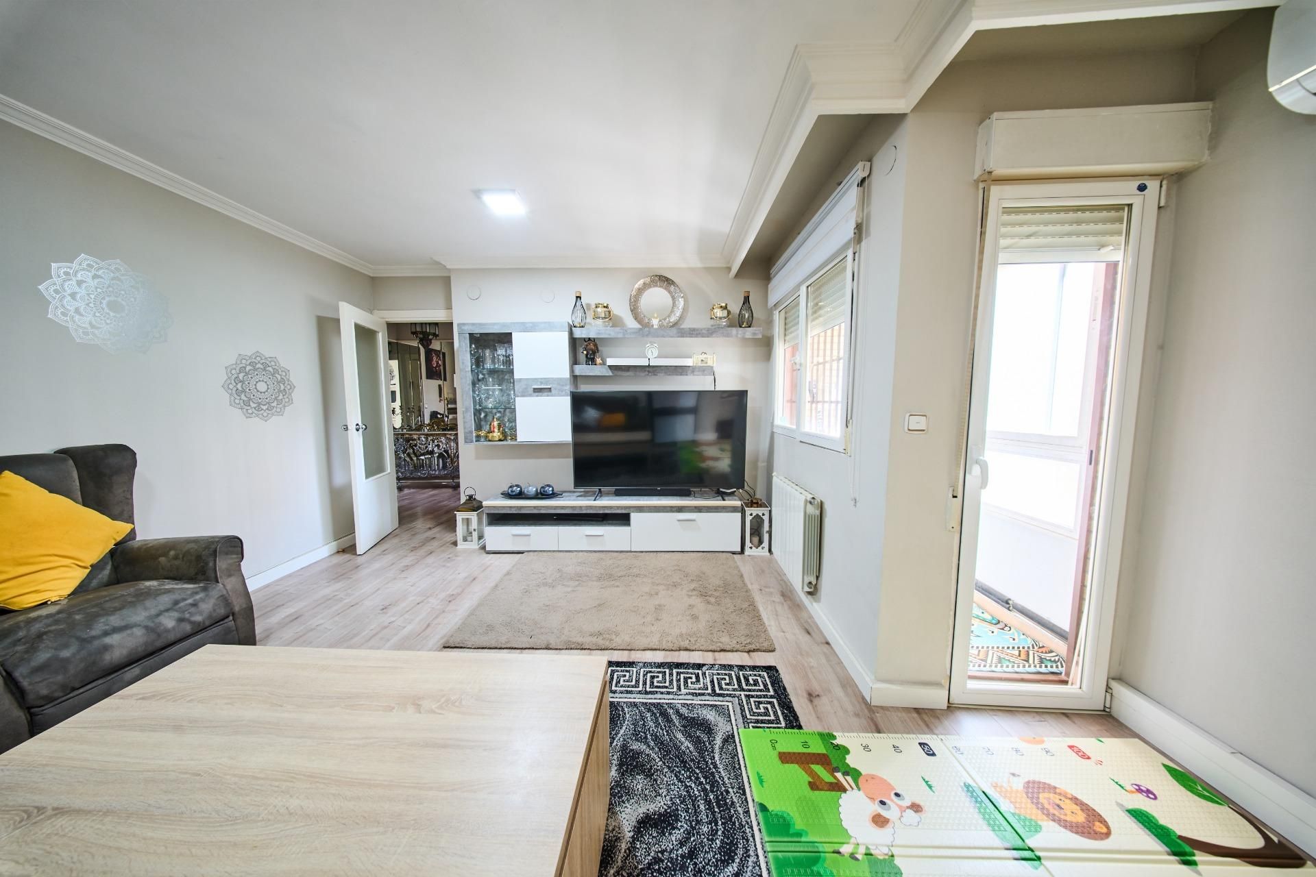 Living room of Flat for sale in  Granada Capital  with Air Conditioner, Heating and Terrace