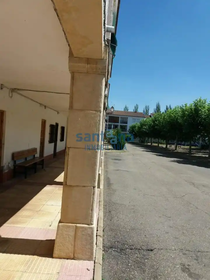 Parking de Apartamento en venta en Mansilla de las Mulas con Terraza, Trastero y Amueblado