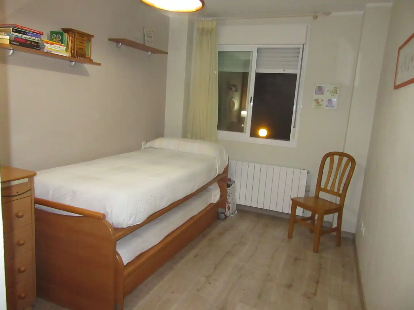 Dormitori de Apartament en venda en Sabiñánigo amb Calefacció, Terrassa i Traster