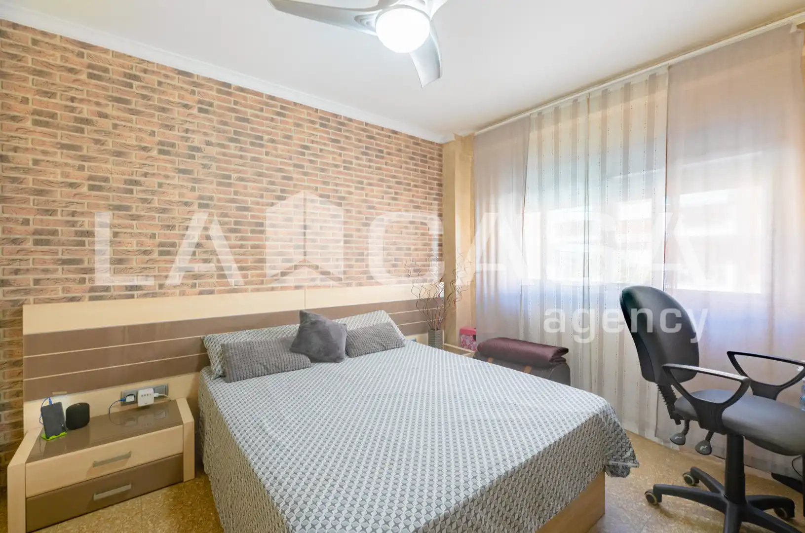 Bedroom of Flat for sale in Valencia  with Oven and Washing machine