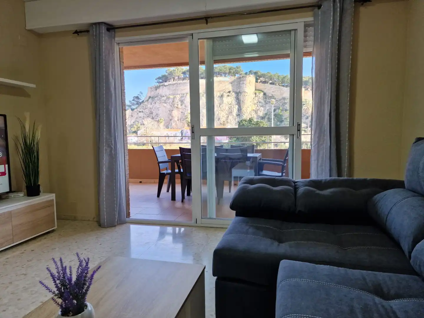 Sala d'estar de Apartament de lloguer en Dénia amb Aire condicionat, Calefacció i Terrassa