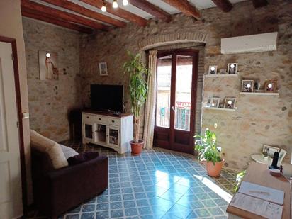 Sala d'estar de Finca rústica en venda en Cabanes (Girona) amb Aire condicionat, Terrassa i Balcó