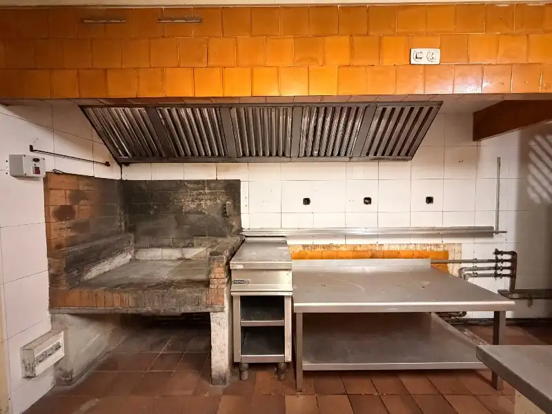 Cocina de Edificio en venta en La Bisbal d'Empordà