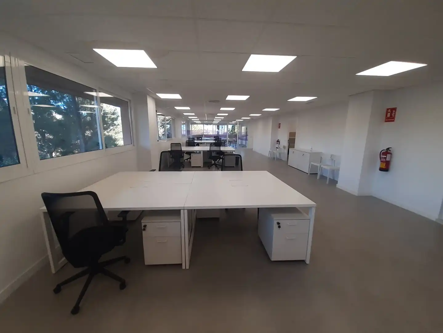Office for rent in Marbella  with Air Conditioner and Furnished