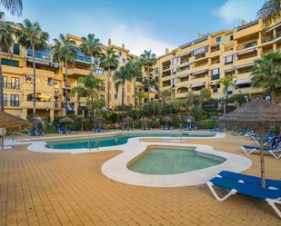 Vista exterior de Planta baixa en venda en Marbella amb Aire condicionat, Terrassa i Piscina