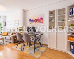 Sala d'estar de Apartament de lloguer en  Madrid Capital amb Aire condicionat, Calefacció i Parquet