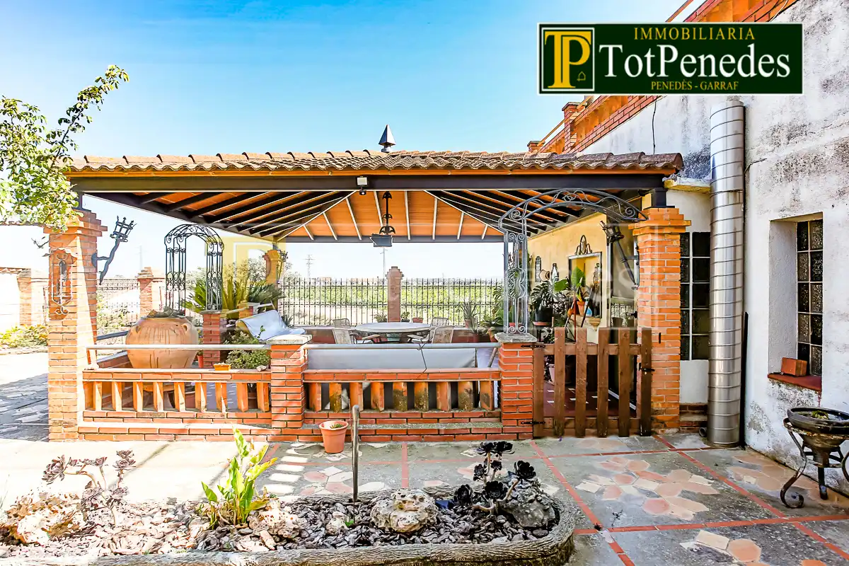 Terrasse von Country house zur Miete in Font-rubí mit Klimaanlage, Heizung und Privatgarten