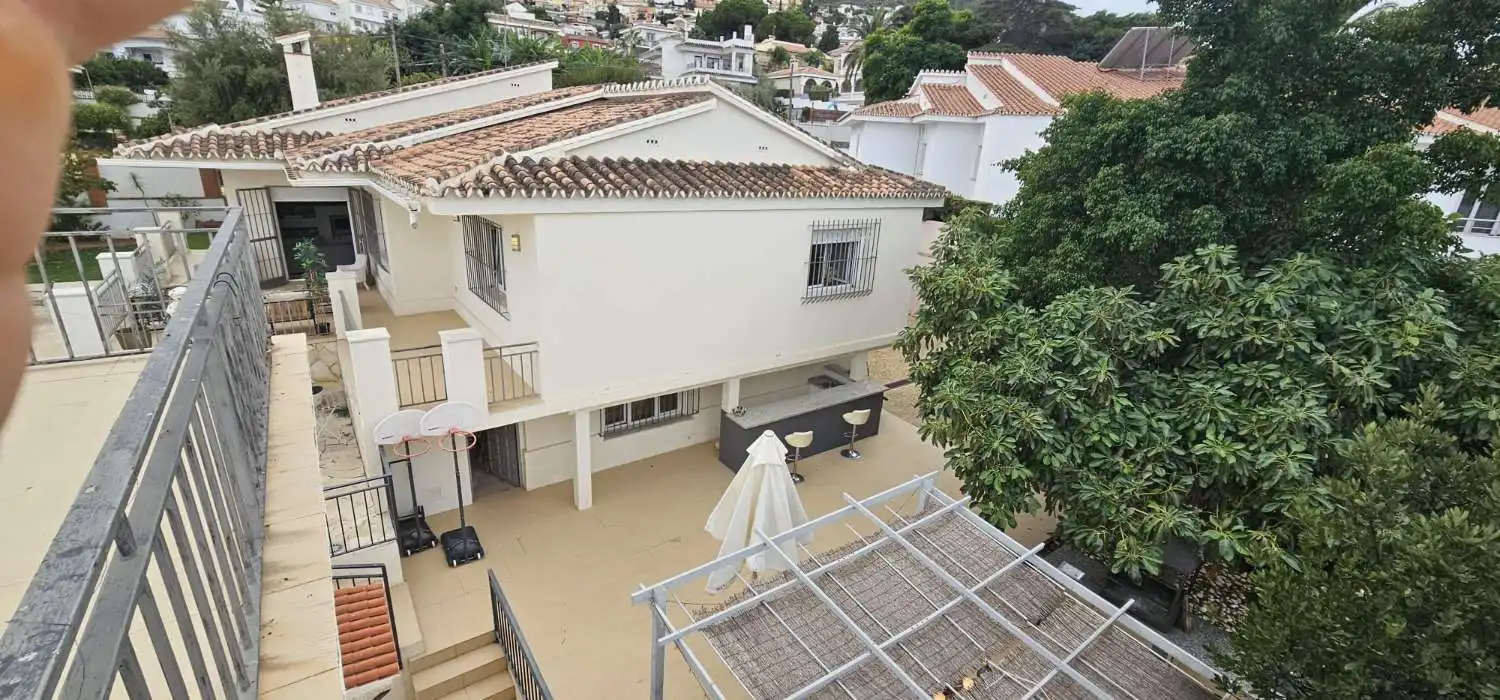 Vista exterior de Casa o xalet en venda en Alhaurín de la Torre amb Aire condicionat, Calefacció i Parquet