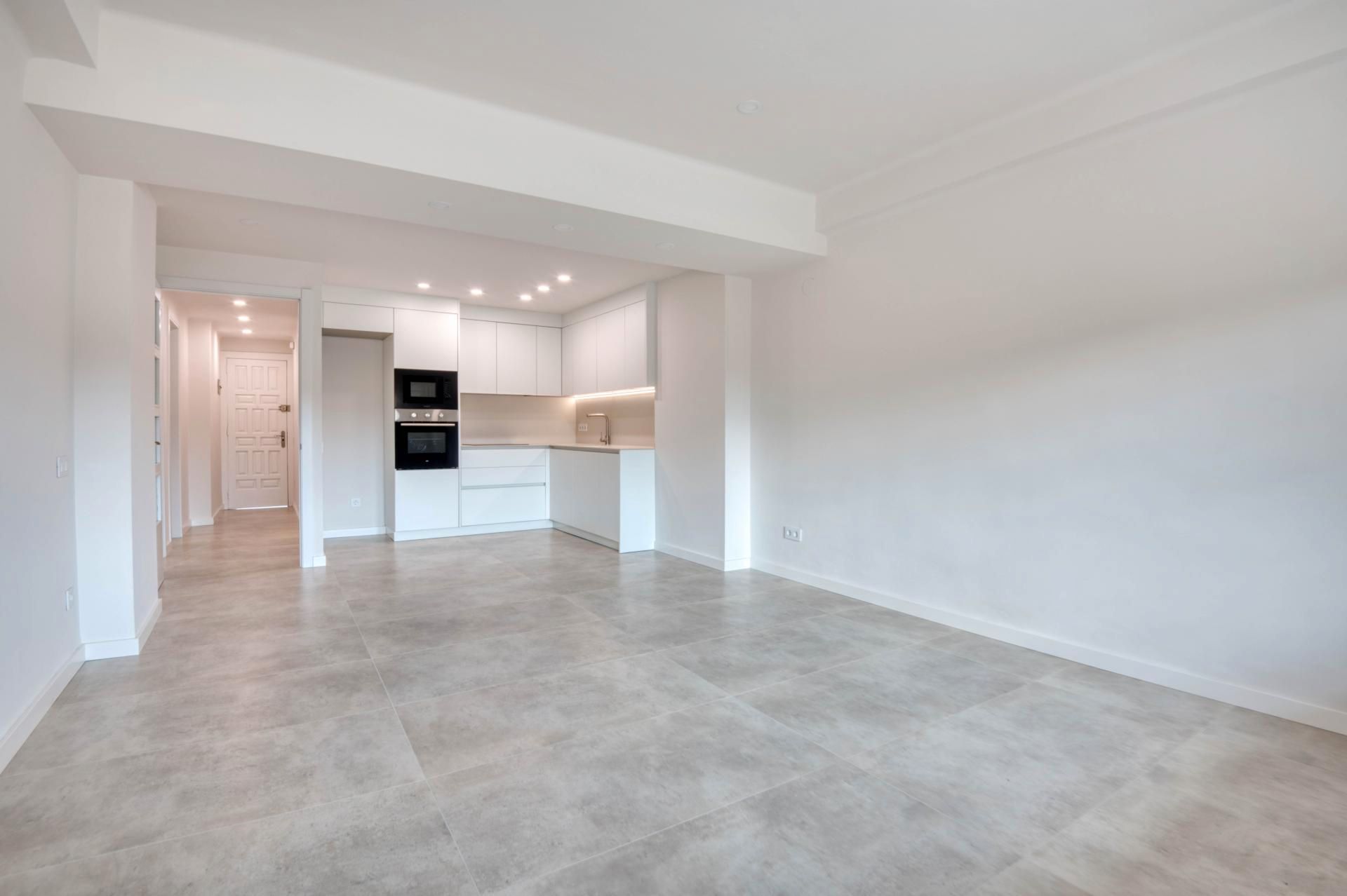 Cuina de Apartament en venda en Sant Feliu de Guíxols amb Forn, Microones i Piscina comunitària