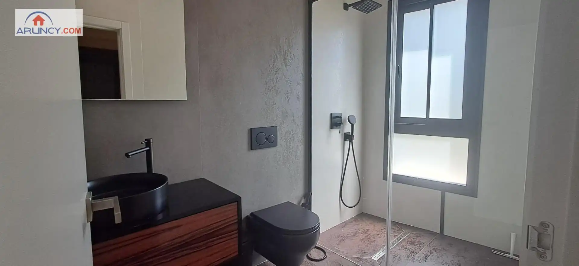 Bany de Casa o xalet de lloguer en Montequinto amb Aire condicionat, Jardí privat i Piscina