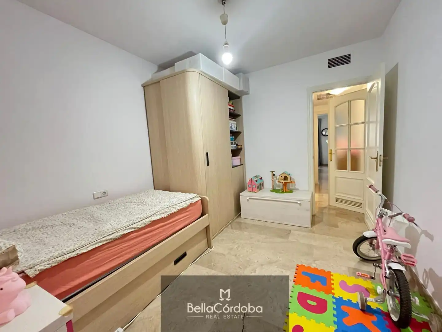 Habitación de Piso en venta en Córdoba con Aire acondicionado, Terraza y Trastero