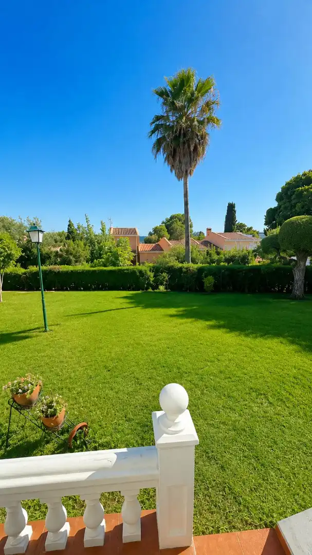 Planta baja en venta en Estepona con Terraza